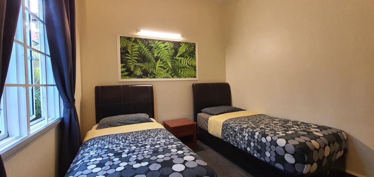 Gerard'S "Backpackers" Roomstay No Children Adults Only Cameron Highlands Exterior photo